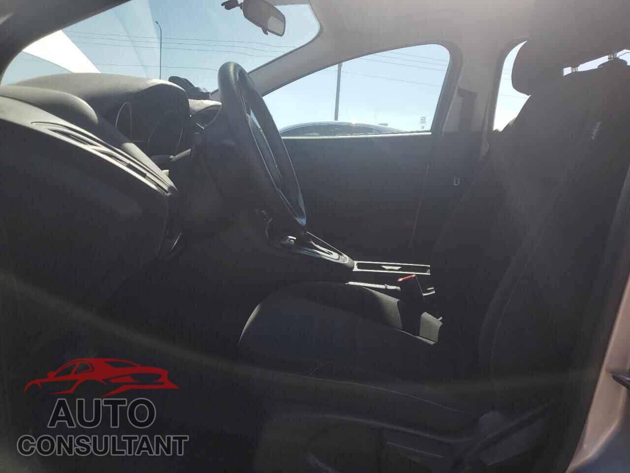 FORD FOCUS 2018 - 1FADP3E22JL229701
