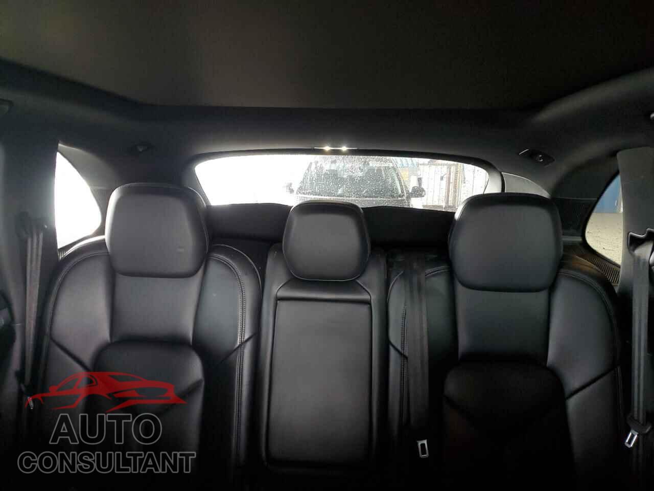 PORSCHE CAYENNE 2017 - WP1AB2A29HLA52696