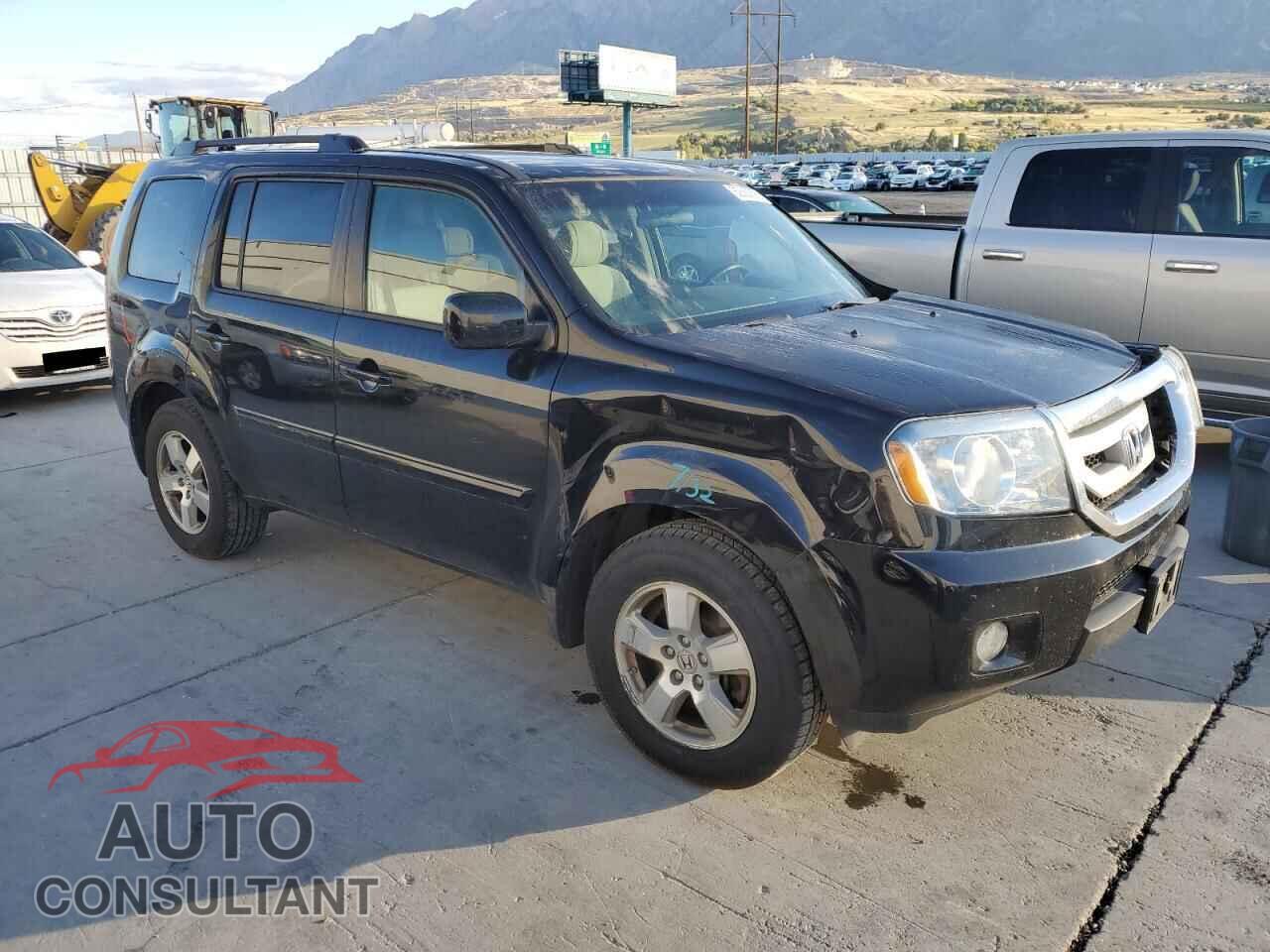 HONDA PILOT 2011 - 5FNYF4H4XBB057911
