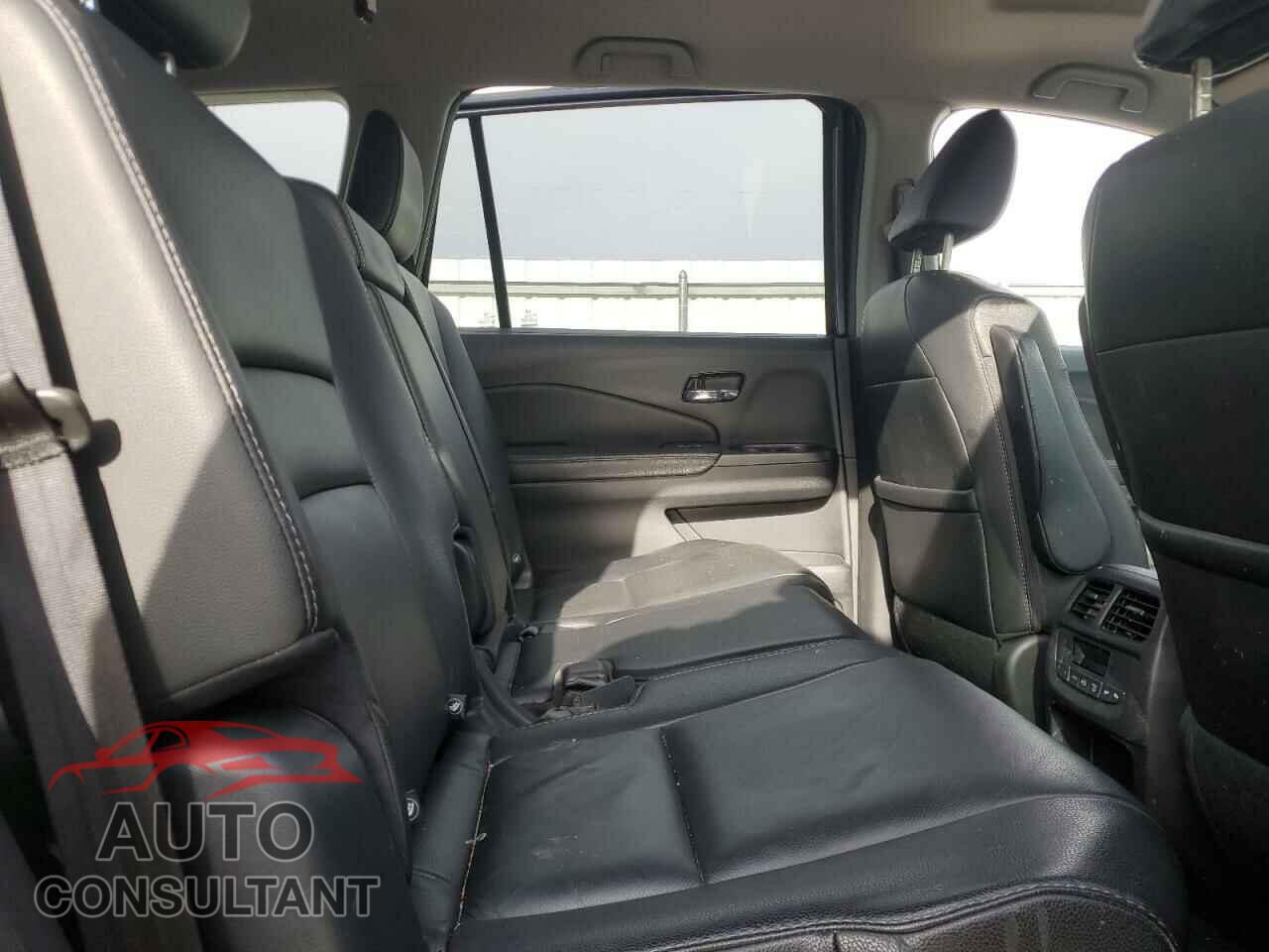 HONDA PILOT 2017 - 5FNYF6H77HB019938