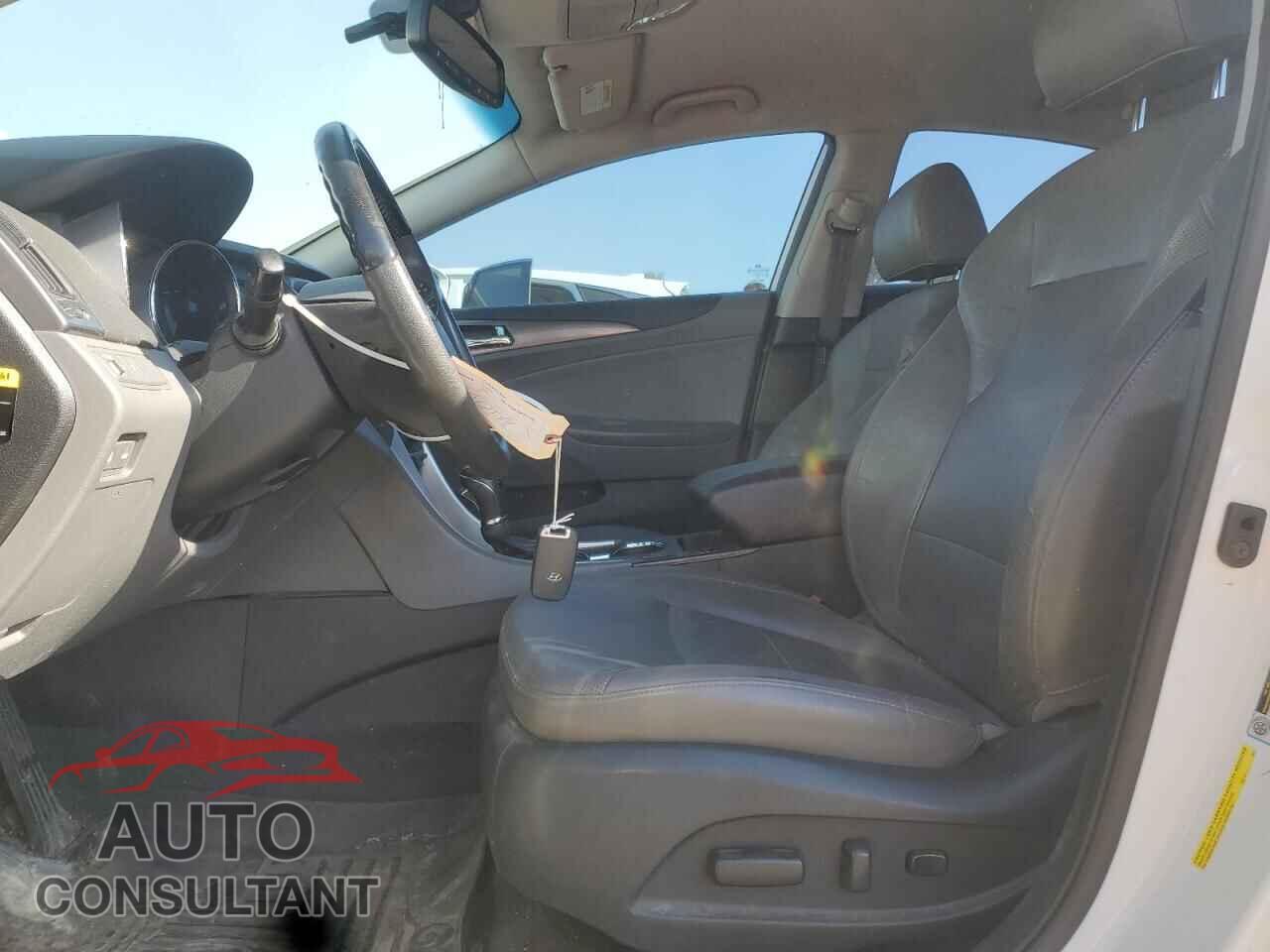 HYUNDAI SONATA 2012 - KMHEC4A48CA041413