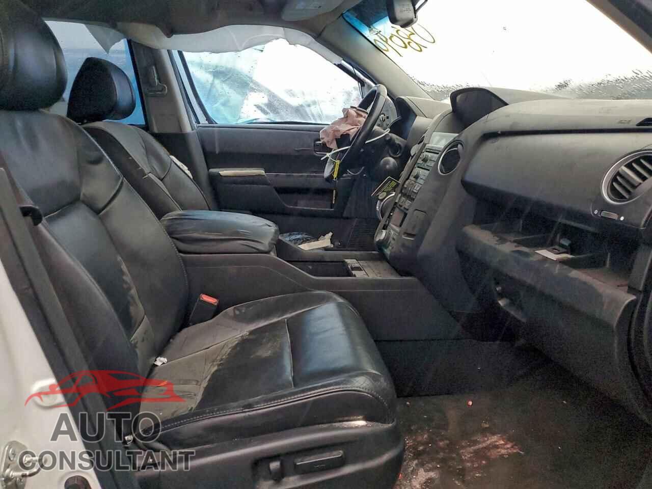 HONDA PILOT 2011 - 5FNYF4H92BB038040