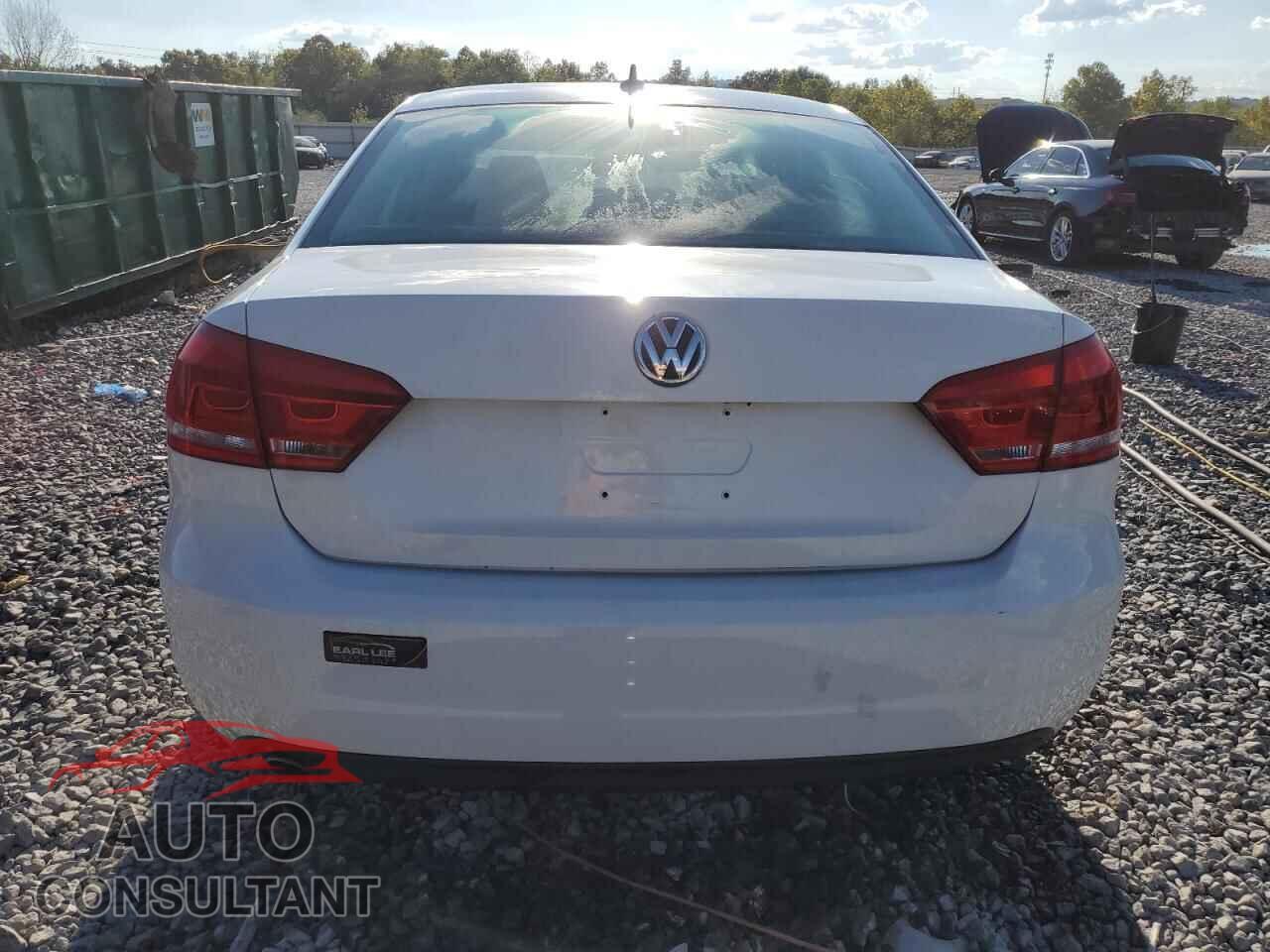VOLKSWAGEN PASSAT 2013 - 1VWBH7A35DC009264