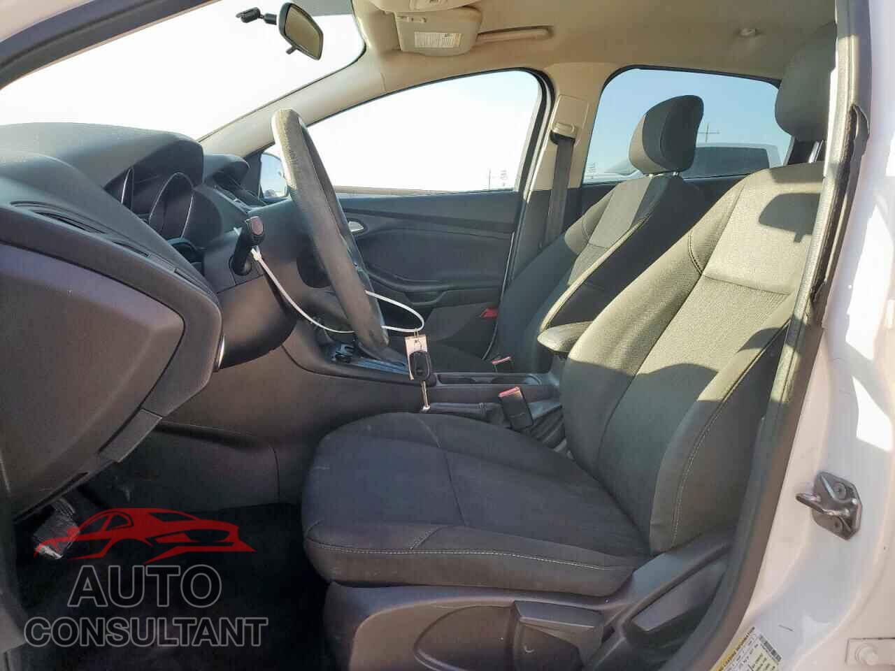 FORD FOCUS 2018 - 1FADP3K23JL302479