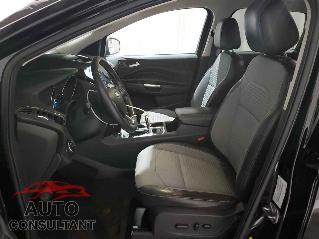 FORD ESCAPE 2017 - 1FMCU9JD2HUD17267