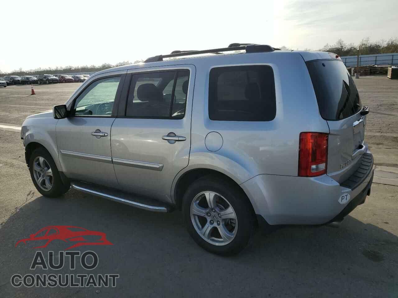 HONDA PILOT 2015 - 5FNYF4H41FB008635
