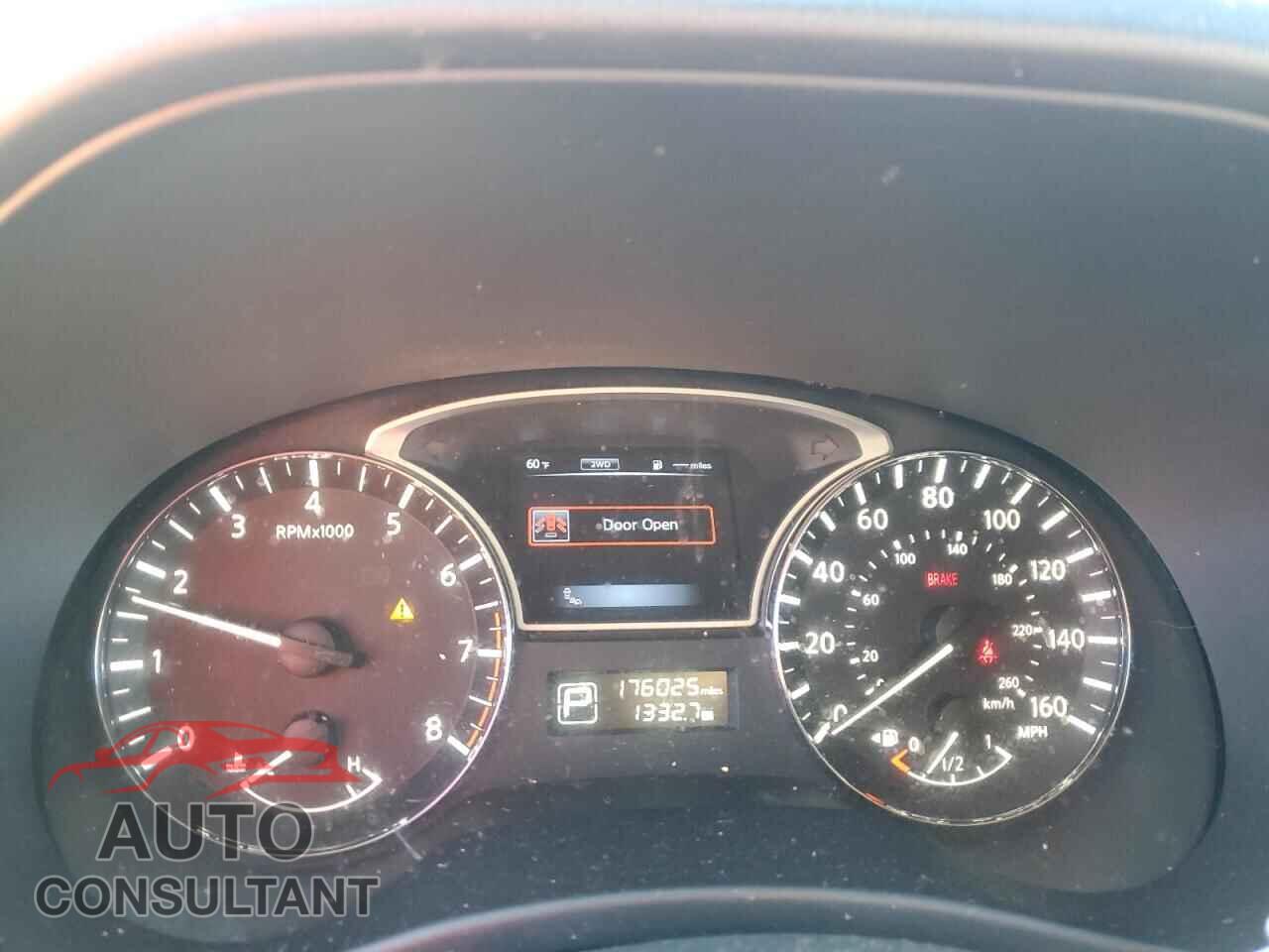 NISSAN PATHFINDER 2015 - 5N1AR2MM3FC634313