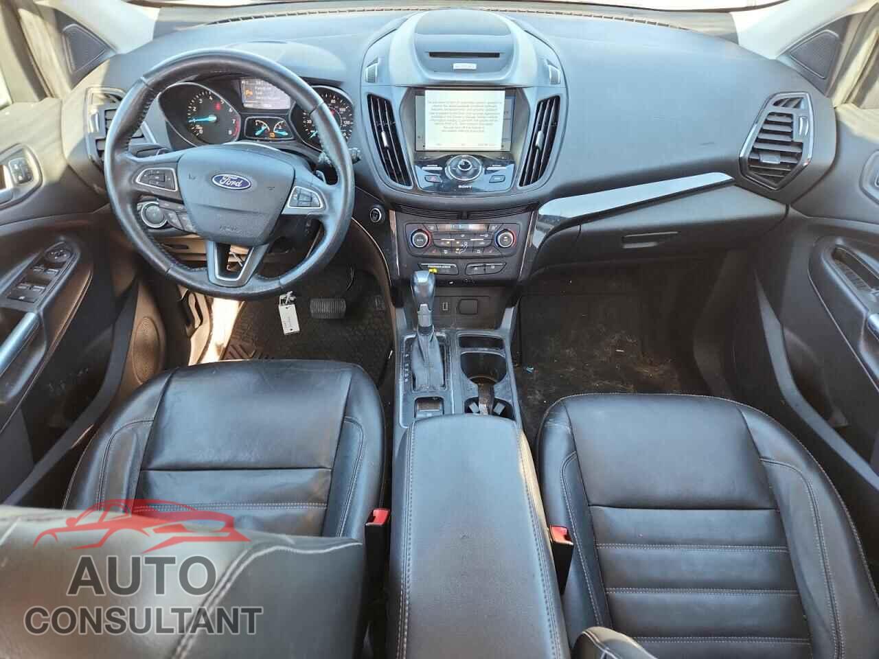 FORD ESCAPE 2017 - 1FMCU0JD8HUB01810