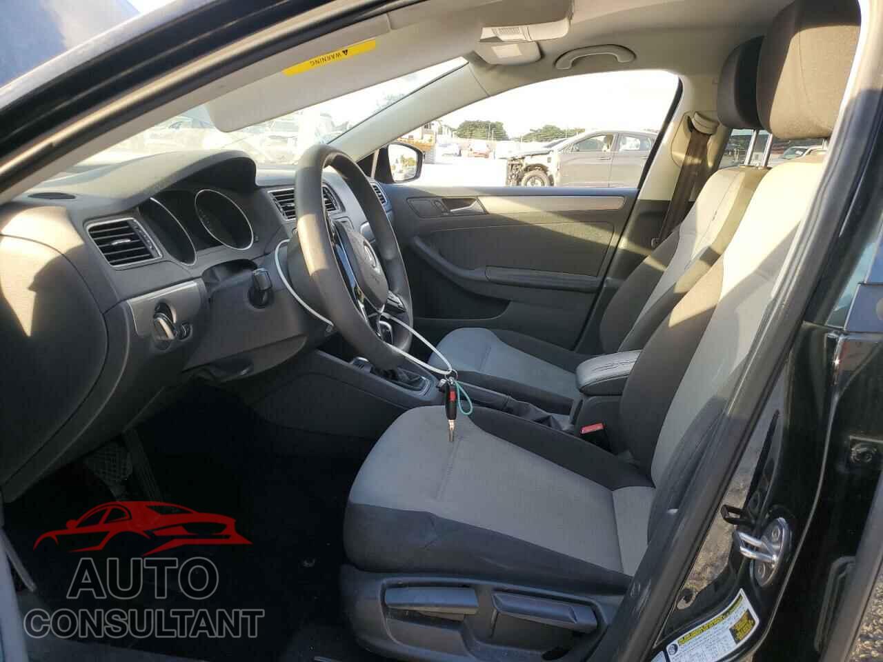 VOLKSWAGEN JETTA 2017 - 3VW2B7AJ5HM411239