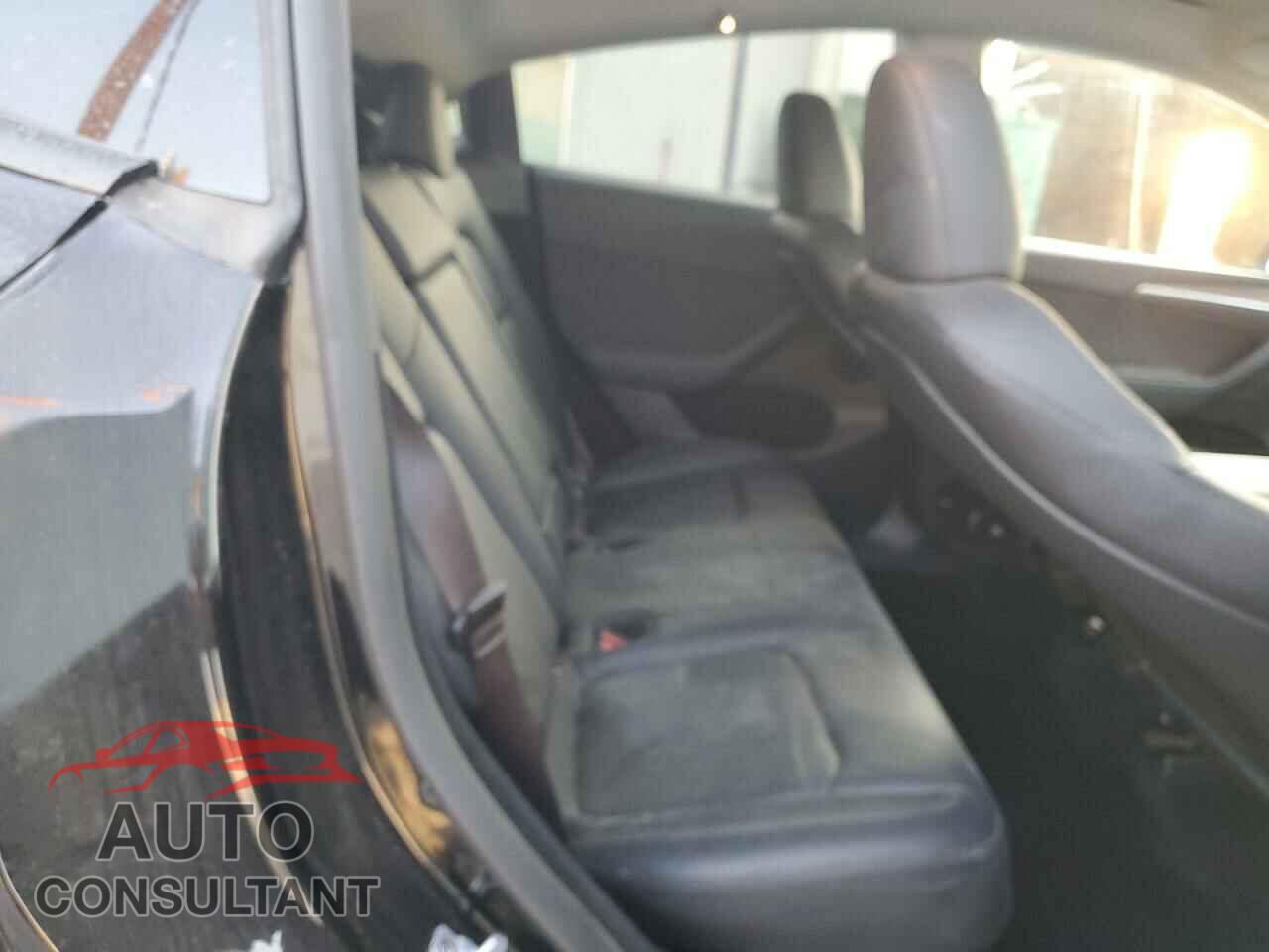TESLA MODEL Y 2024 - 7SAYGDED1RF132087