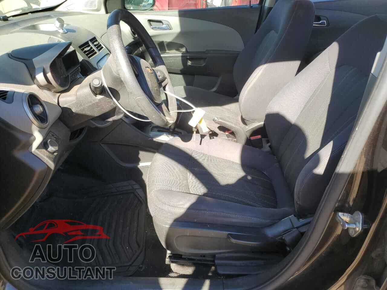 CHEVROLET SONIC 2014 - 1G1JC5SH4E4106049
