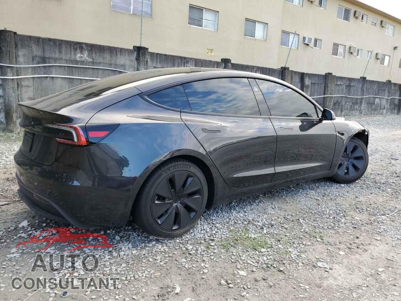 TESLA MODEL 3 2024 - 5YJ3E1EA7RF826476