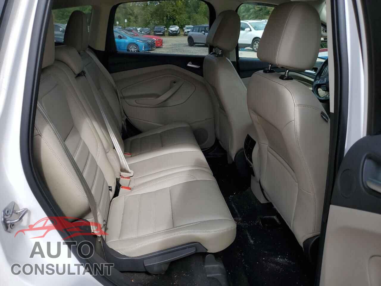 FORD ESCAPE 2017 - 1FMCU9G92HUD01735