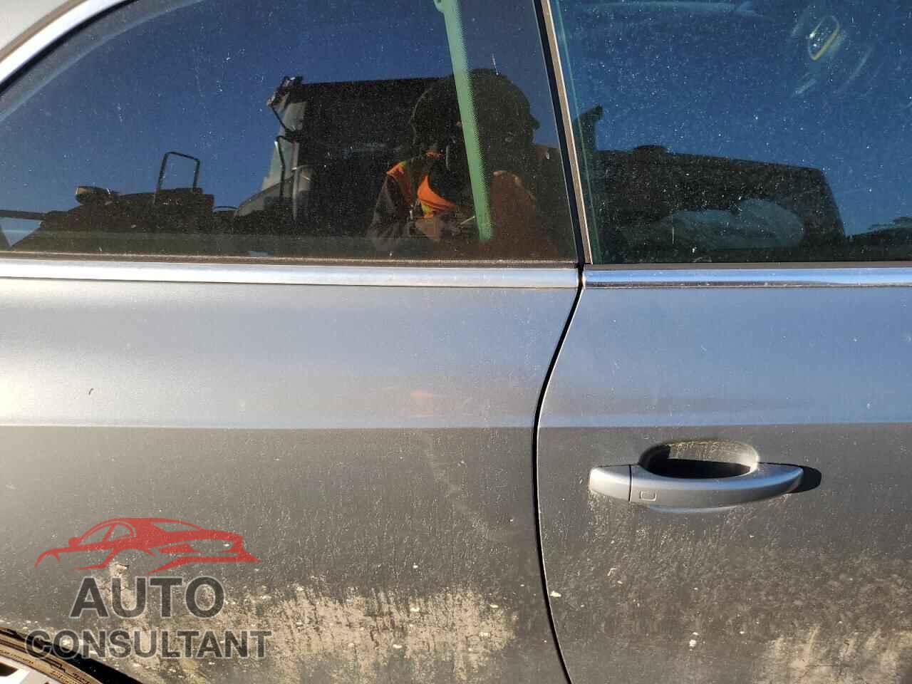 AUDI A5 2011 - WAUCFAFR7BA024121