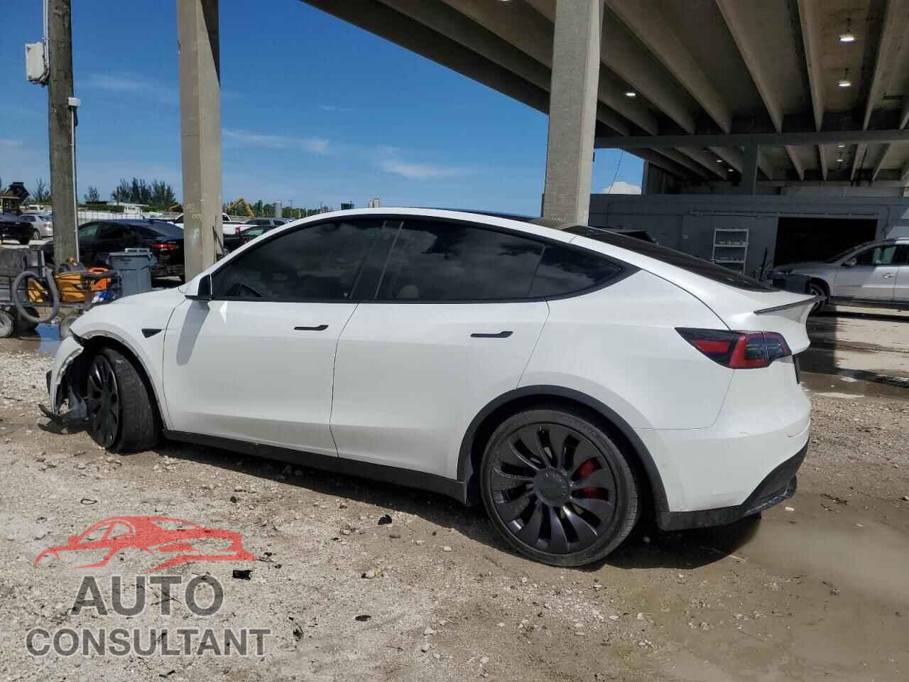 TESLA MODEL Y 2021 - 5YJYGDEF2MF264623