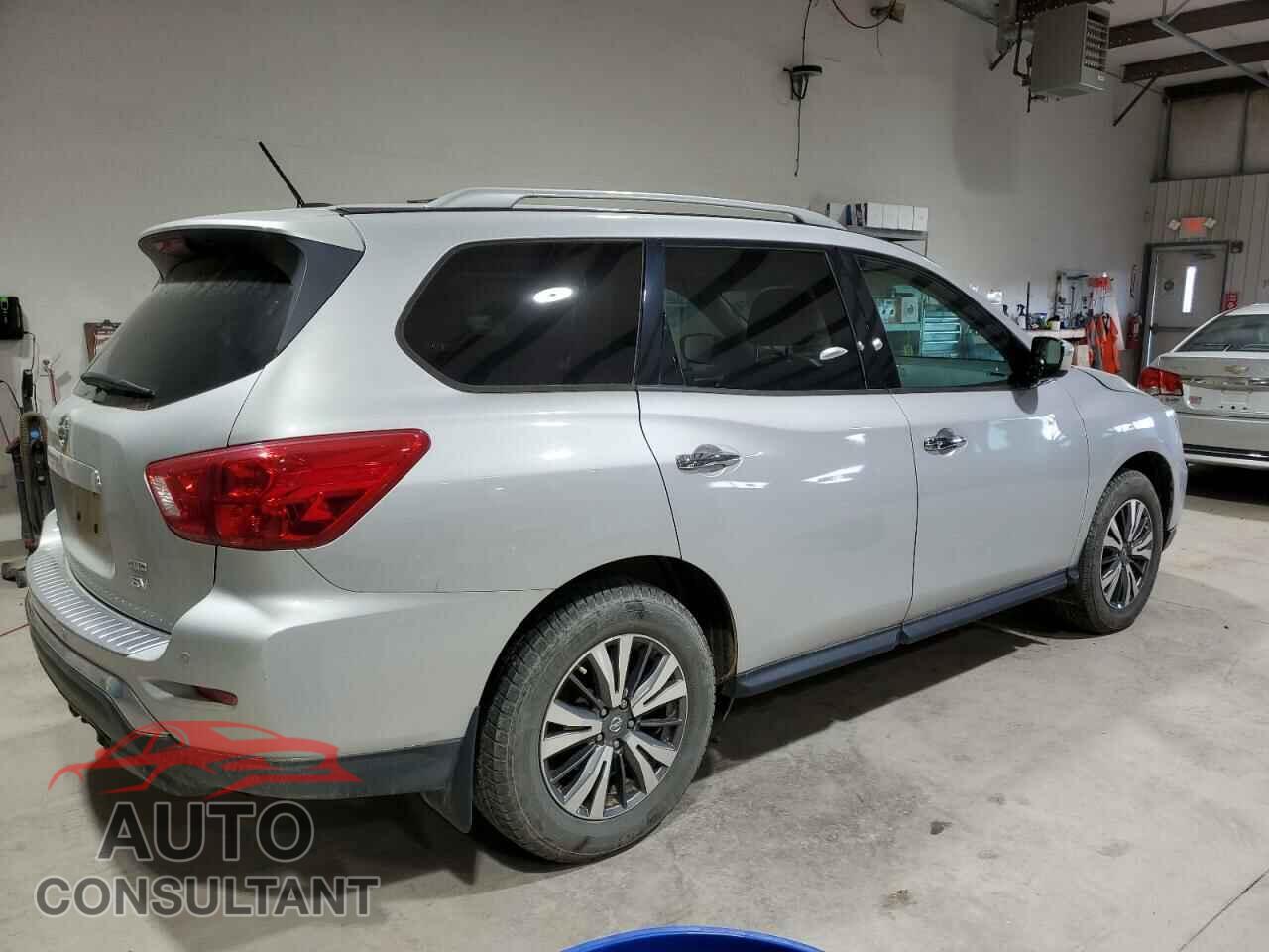 NISSAN PATHFINDER 2017 - 5N1DR2MM9HC602398
