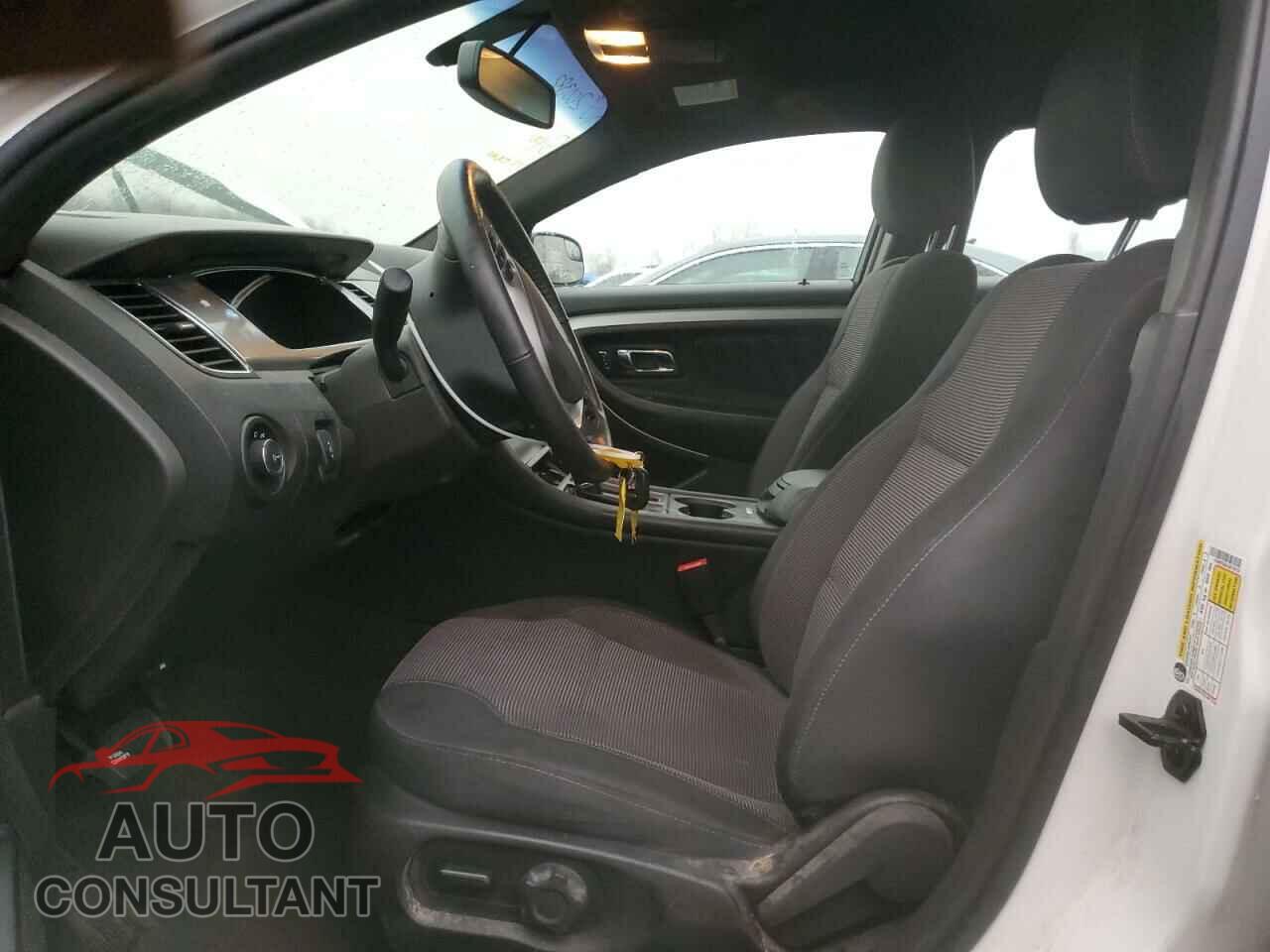 FORD TAURUS 2018 - 1FAHP2E84JG116731