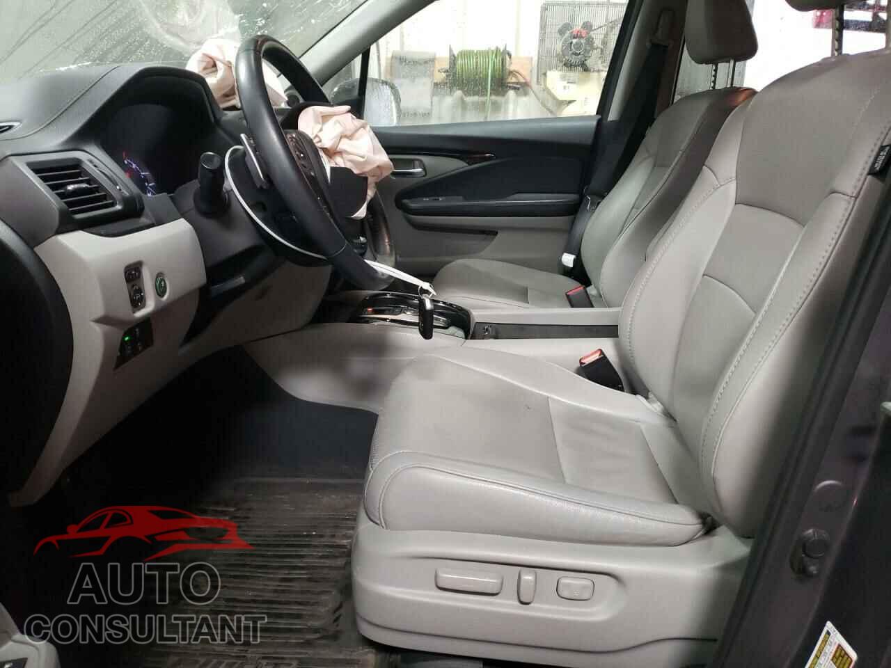HONDA PILOT 2017 - 5FNYF6H00HB065517
