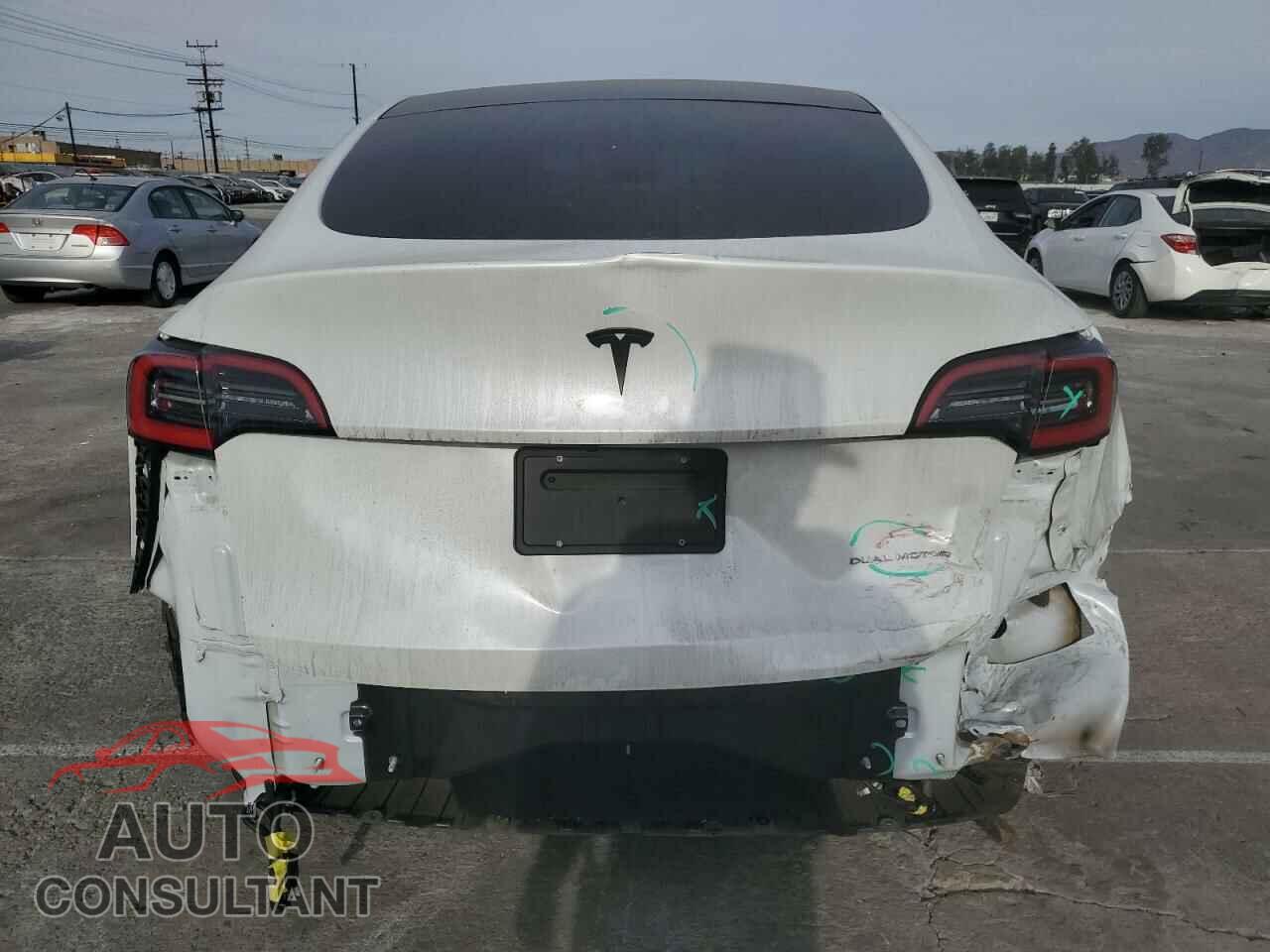 TESLA MODEL Y 2021 - 5YJYGDEE0MF070034