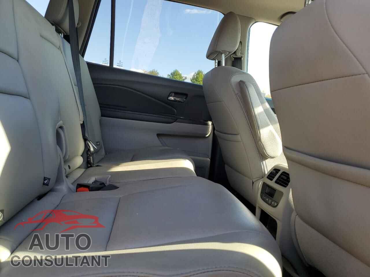 HONDA PILOT 2017 - 5FNYF6H71HB093968