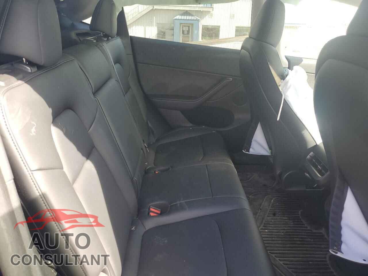 TESLA MODEL Y 2023 - LRWYGDFD8PC227085