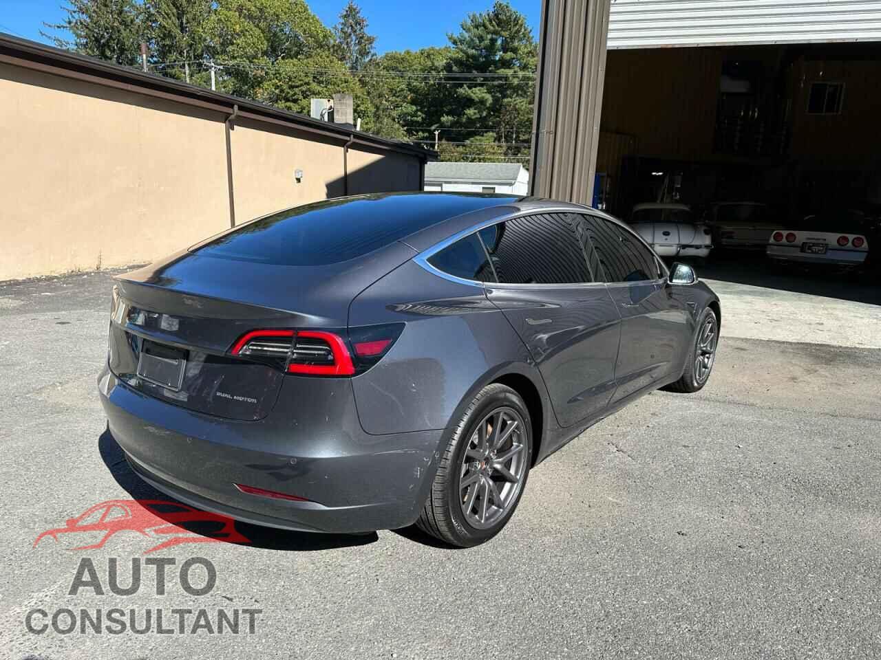 TESLA MODEL 3 2019 - 5YJ3E1EB5KF210113