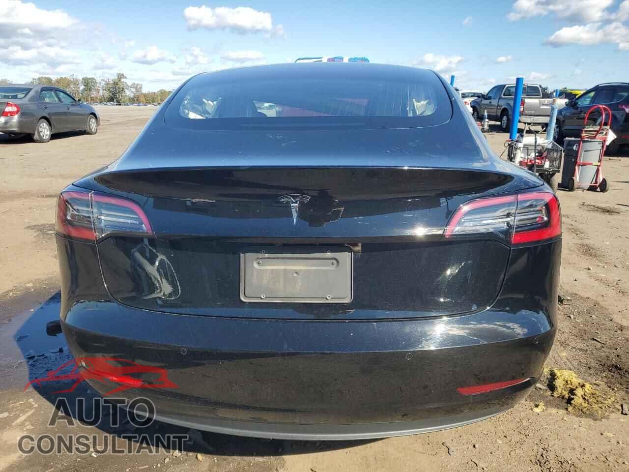 TESLA MODEL 3 2018 - 5YJ3E1EA0JF169895