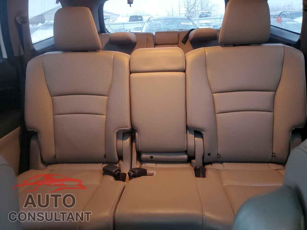HONDA PILOT 2017 - 5FNYF6H57HB005309