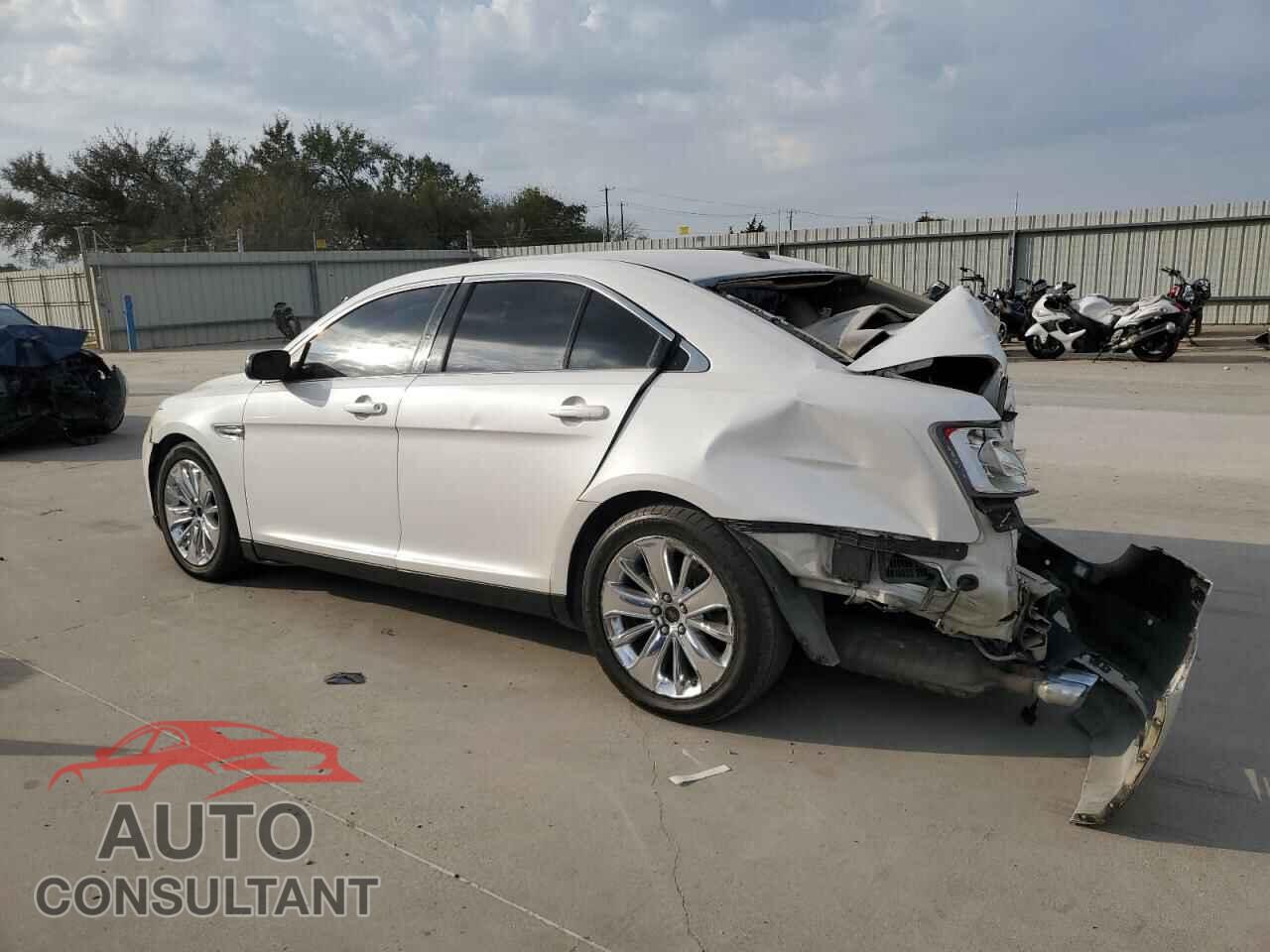 FORD TAURUS 2011 - 1FAHP2FW5BG110791