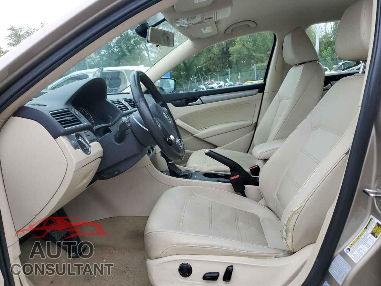 VOLKSWAGEN PASSAT 2015 - 1VWAT7A38FC058035