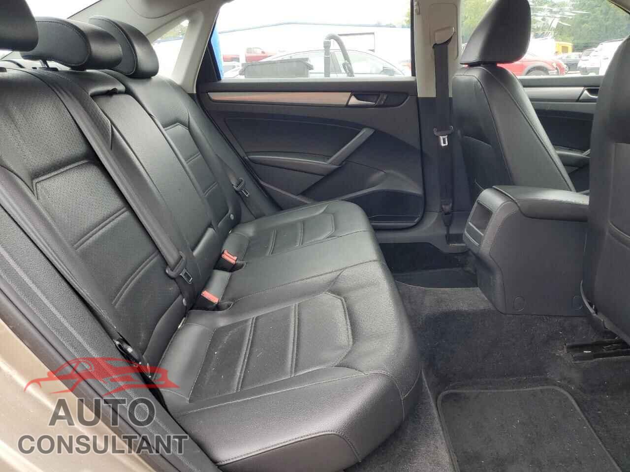 VOLKSWAGEN PASSAT 2015 - 1VWAT7A38FC096638