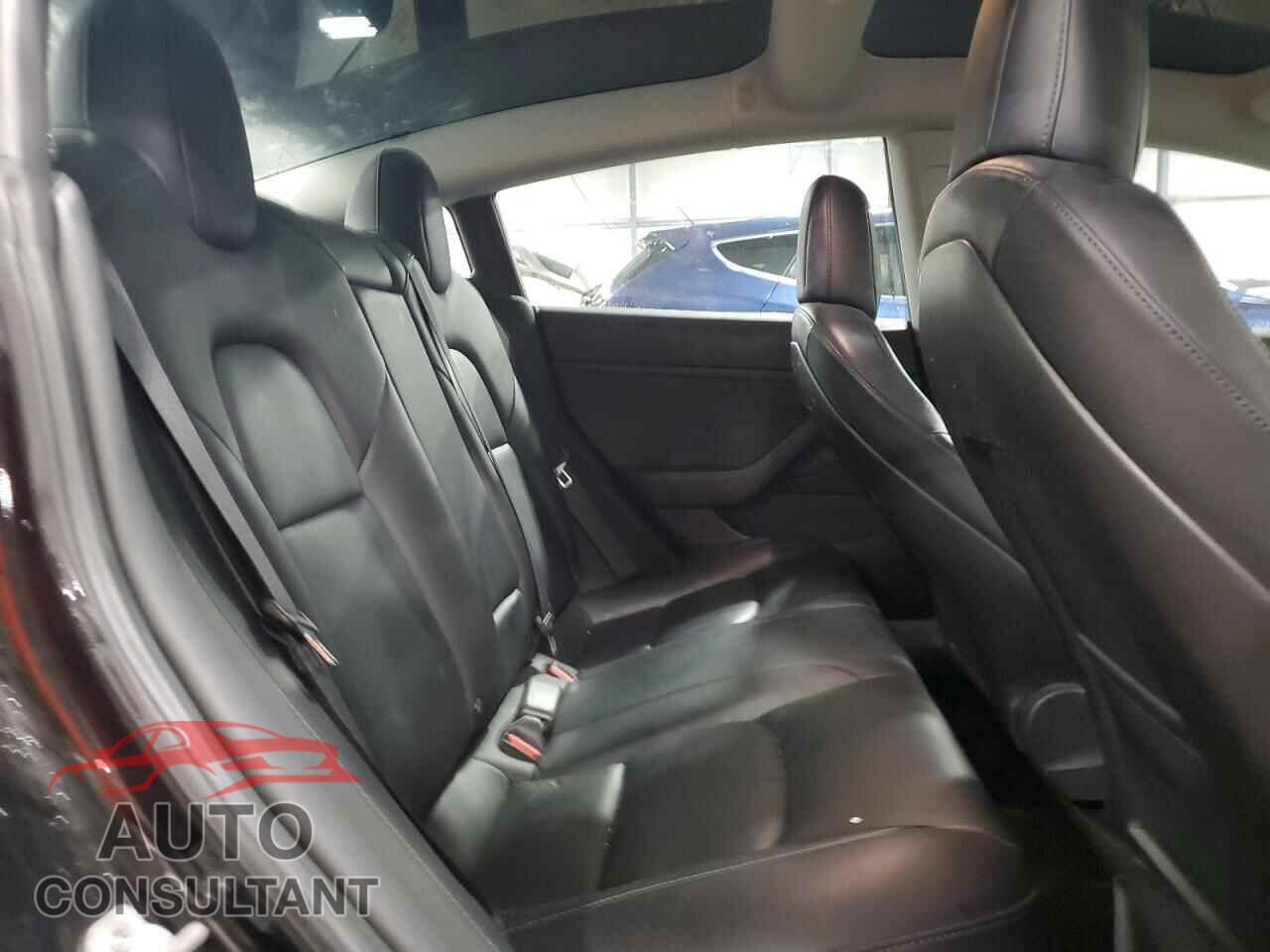 TESLA MODEL 3 2019 - 5YJ3E1EA1KF196914
