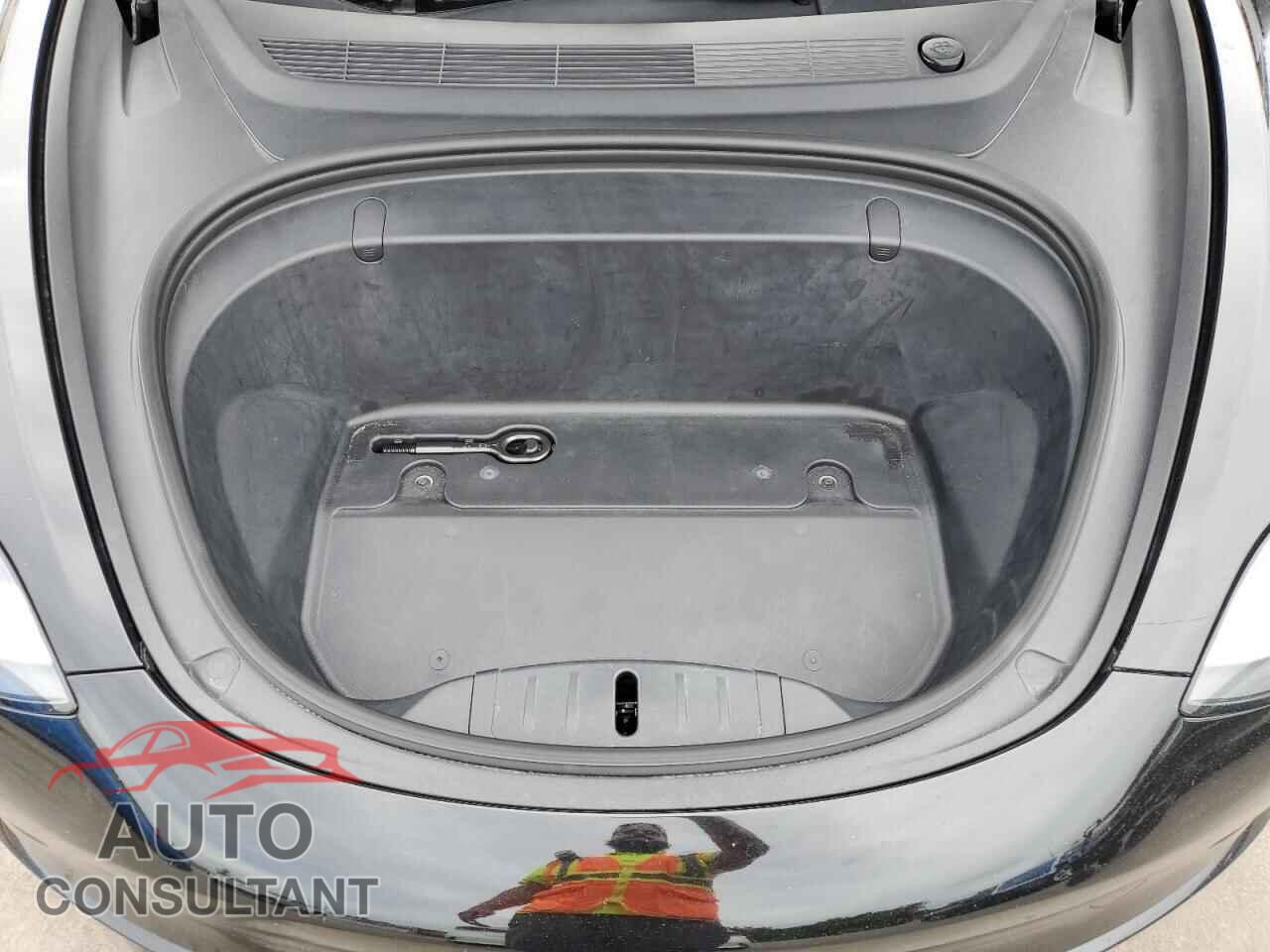 TESLA MODEL 3 2019 - 5YJ3E1EB2KF195098