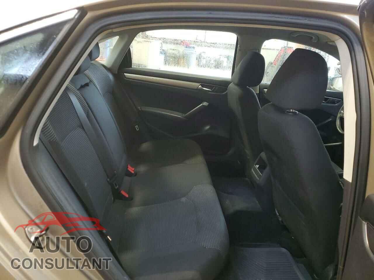 VOLKSWAGEN PASSAT 2017 - 1VWAT7A34HC045138