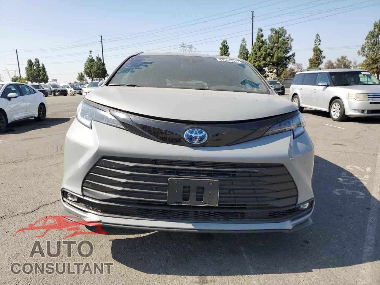 TOYOTA SIENNA 2025 - 5TDCSKFC5SS164591