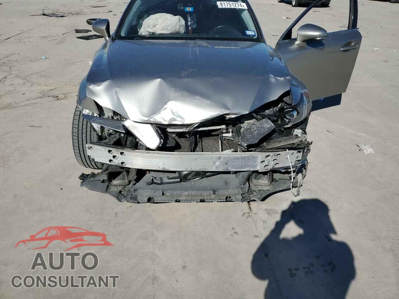 LEXUS IS 2018 - JTHBA1D20J5066378