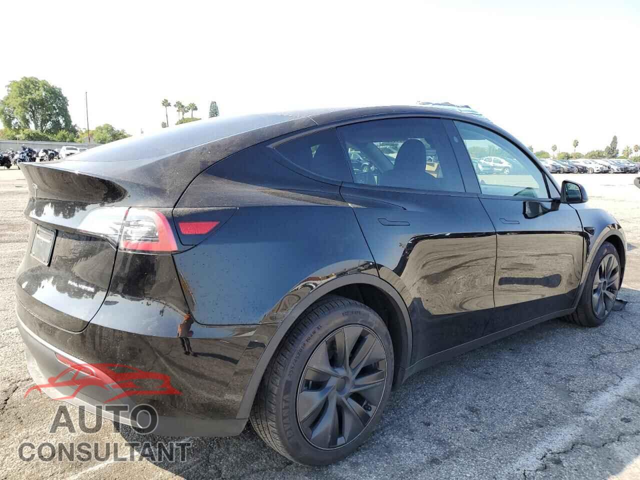 TESLA MODEL Y 2024 - 7SAYGAEE2RF124457