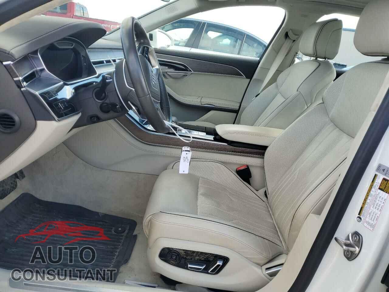 AUDI A8 2019 - WAU8EAF84KN024263
