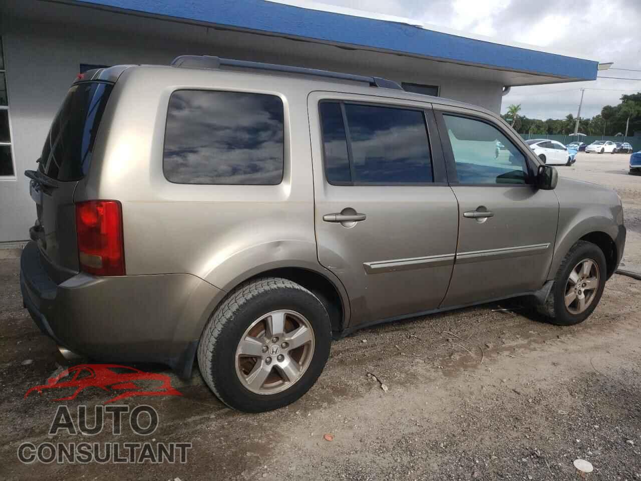 HONDA PILOT 2011 - 5FNYF3H50BB033183