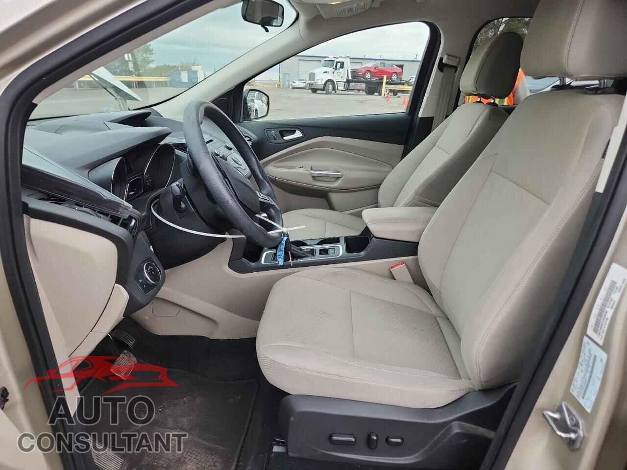FORD ESCAPE 2017 - 1FMCU9G94HUB29496