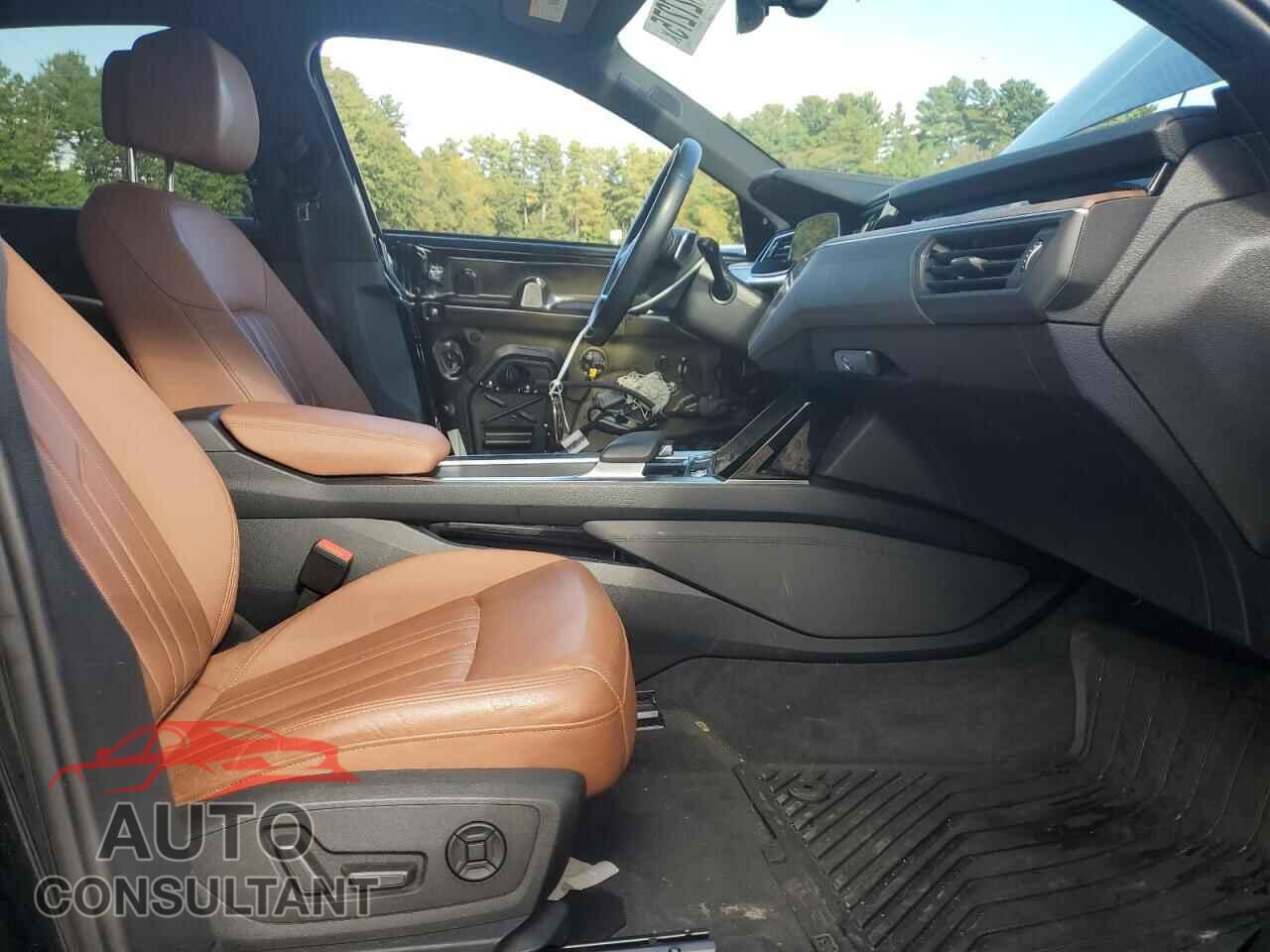 AUDI E-TRON 2019 - WA1LAAGE0KB023197
