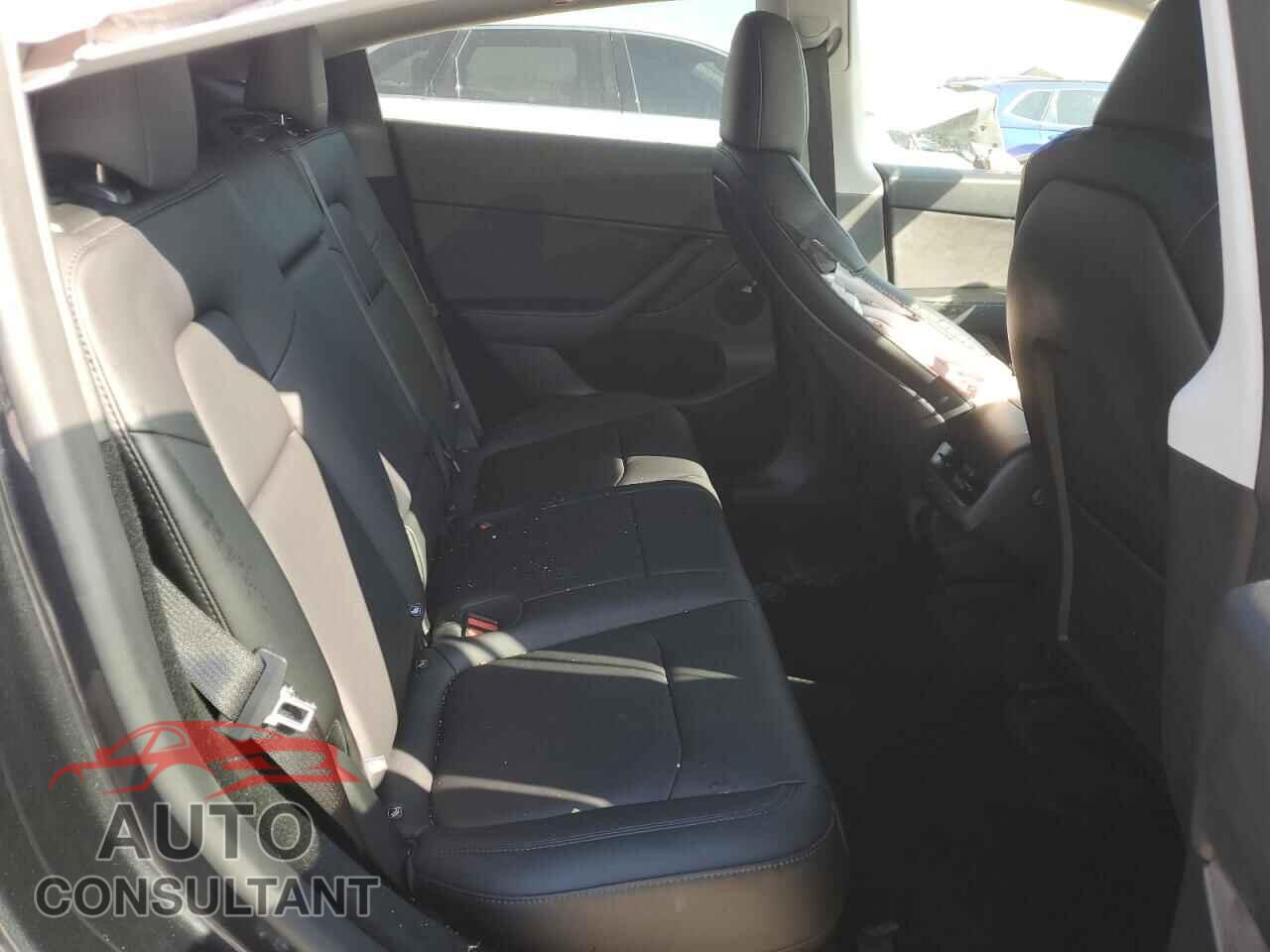 TESLA MODEL Y 2025 - 7SAYGDEE6SF223810