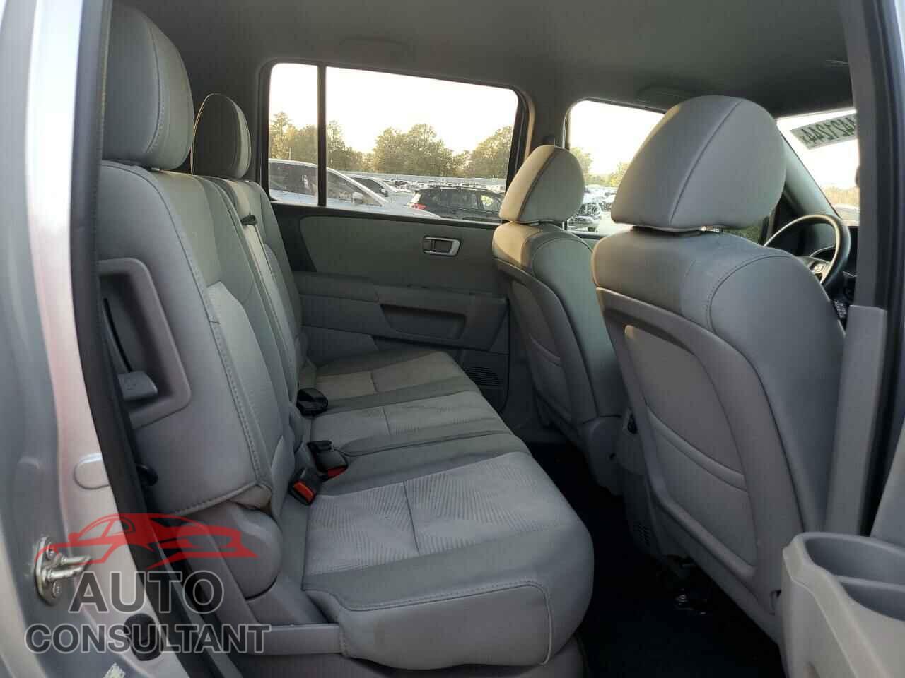 HONDA PILOT 2015 - 5FNYF3H20FB008831