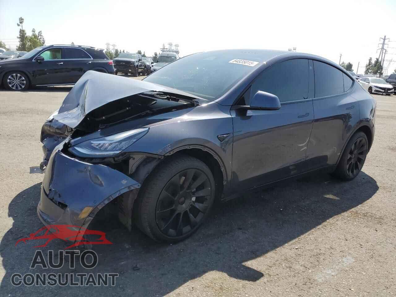 TESLA MODEL Y 2021 - 5YJYGDEEXMF240545