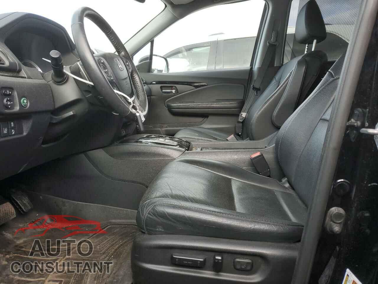 HONDA PILOT 2017 - 5FNYF6H08HB075535