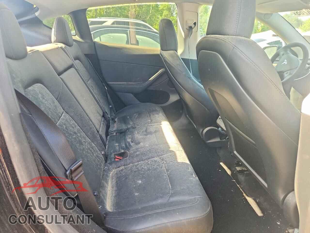 TESLA MODEL Y 2025 - 7SAYGDEE0SF296462