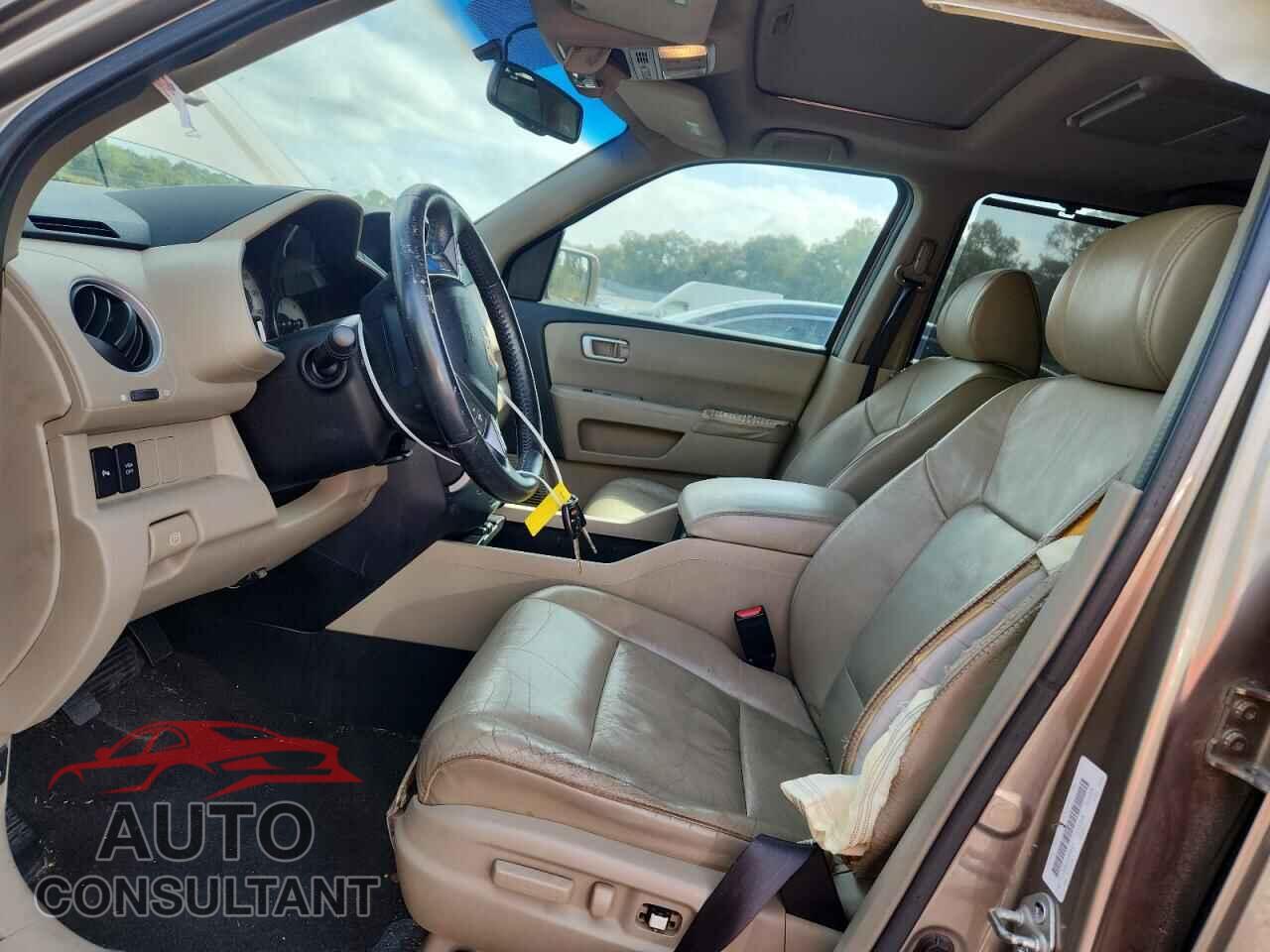 HONDA PILOT 2010 - 5FNYF4H98AB039661