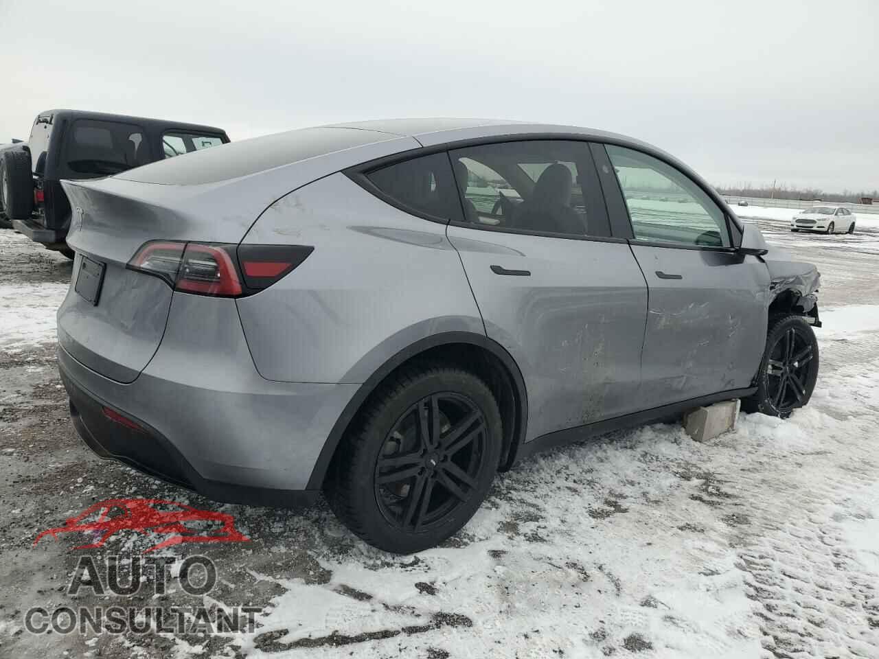 TESLA MODEL Y 2024 - LRWYGDFD8RC662417