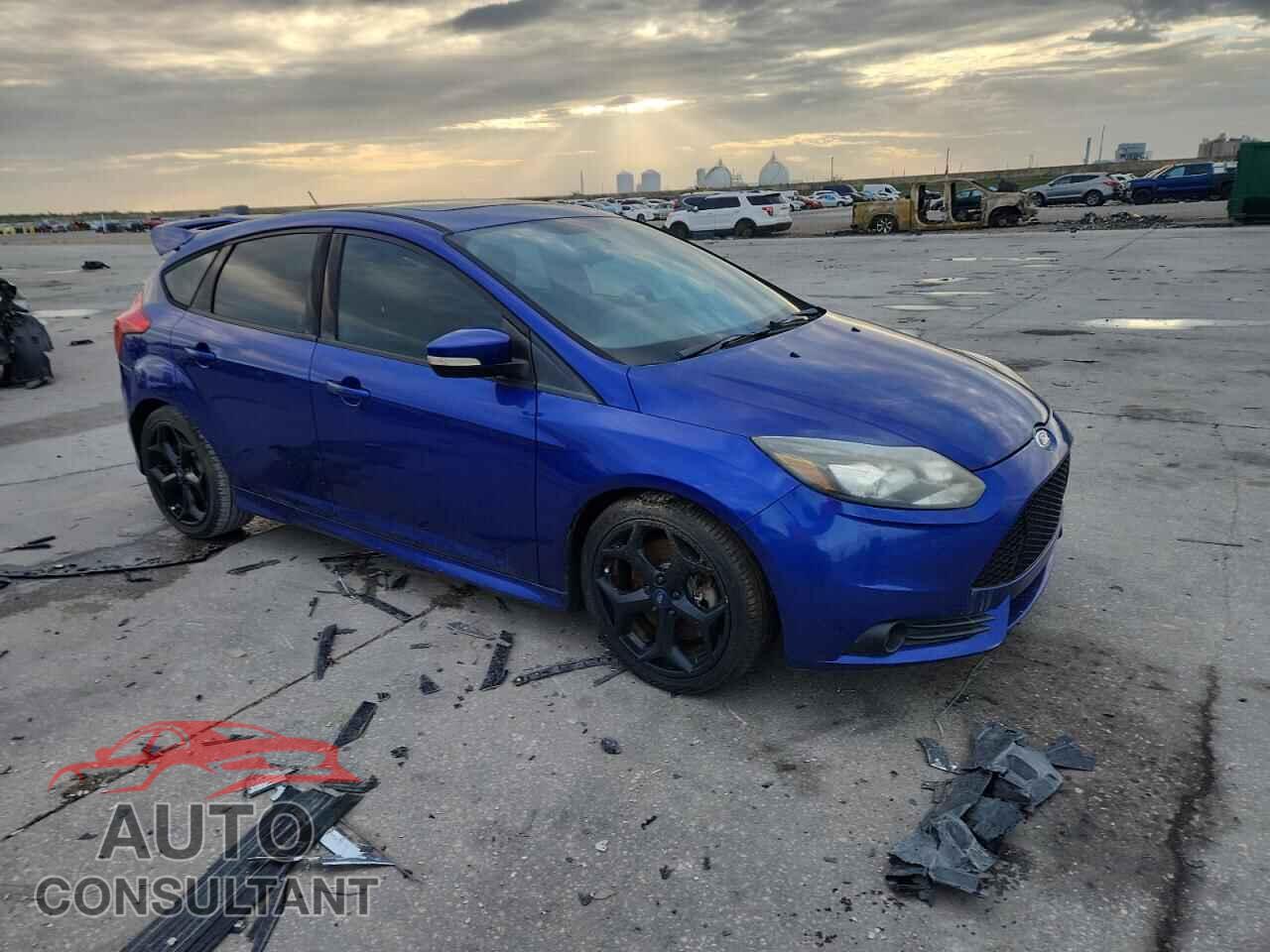 FORD FOCUS 2013 - 1FADP3L9XDL379138