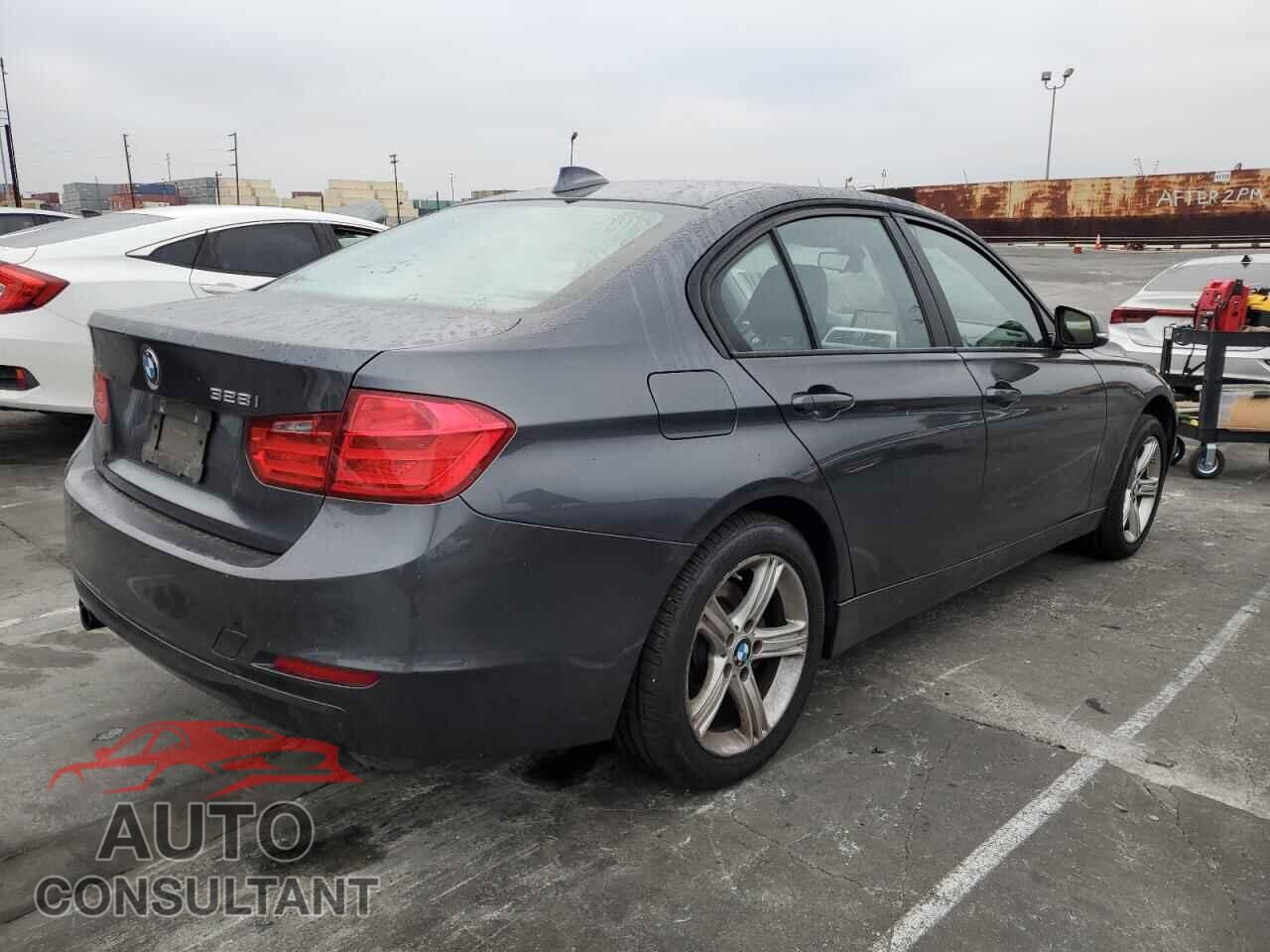 BMW 3 SERIES 2012 - WBA3C1C50CF433169